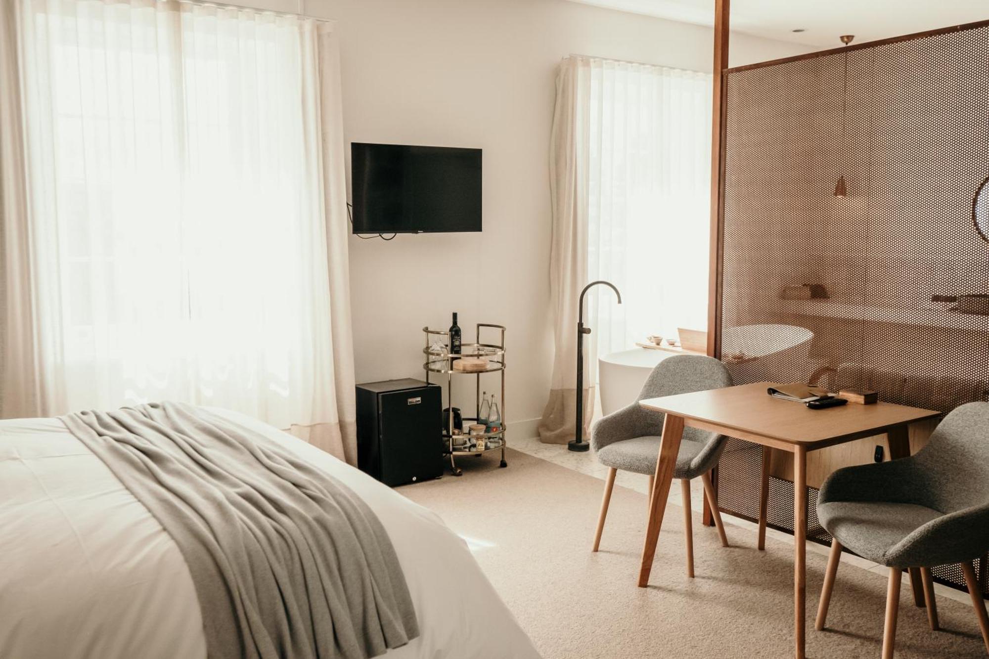 The Oak & Anchor Hotel Port Fairy Exterior foto A room at the hotel