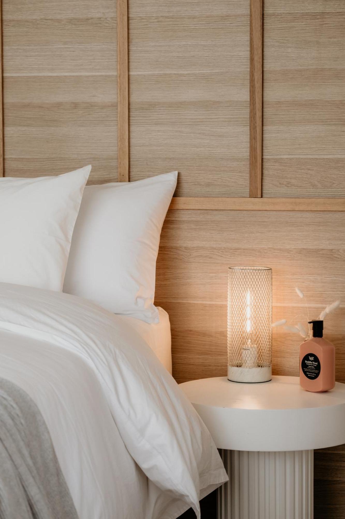 The Oak & Anchor Hotel Port Fairy Exterior foto A candle lamp