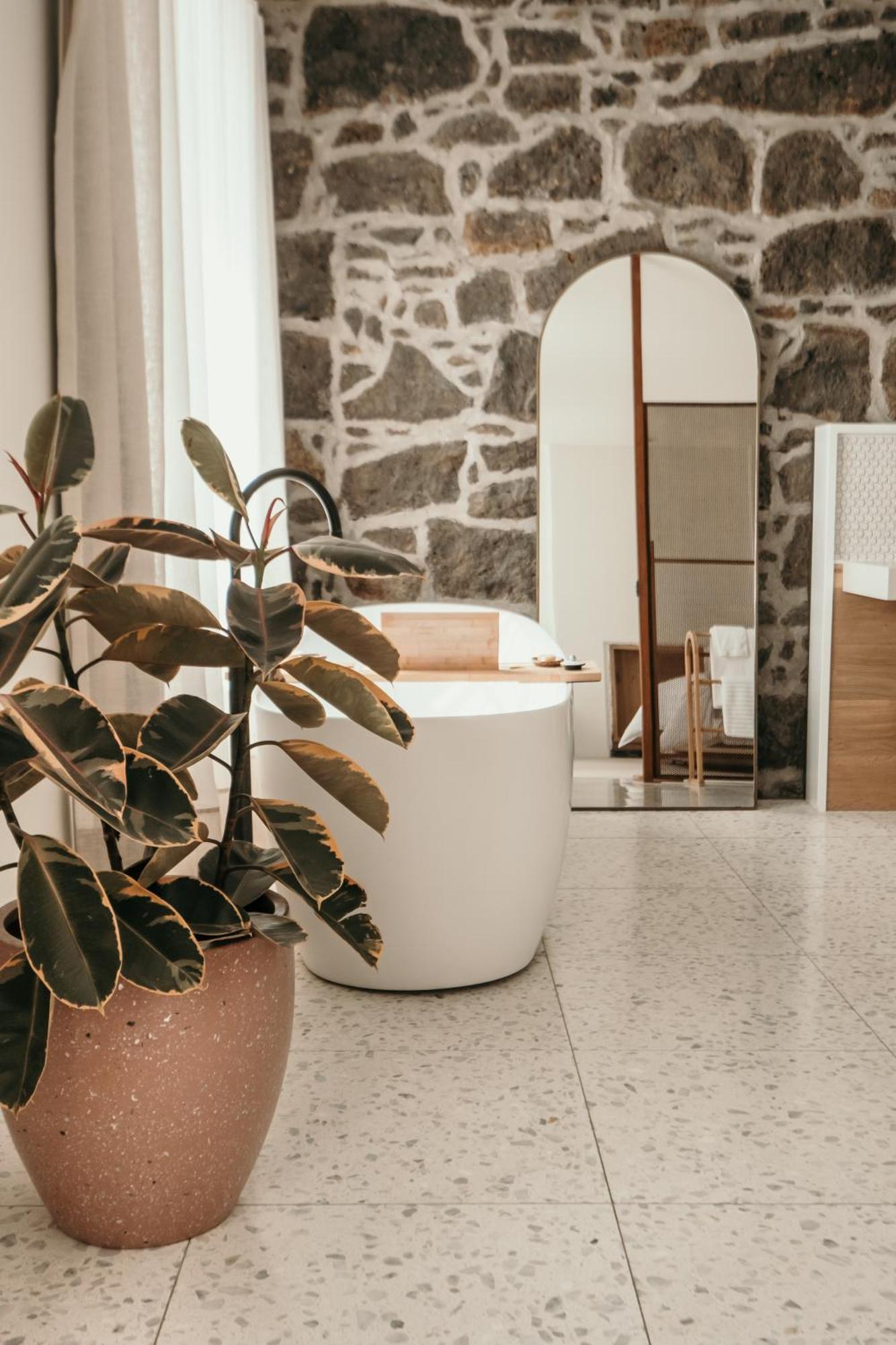 The Oak & Anchor Hotel Port Fairy Exterior foto Bathroom with a freestanding bathtub